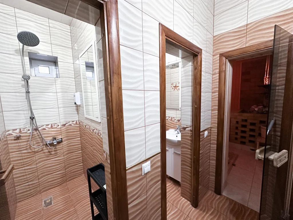 Дом с бассейном и баней в Самаре