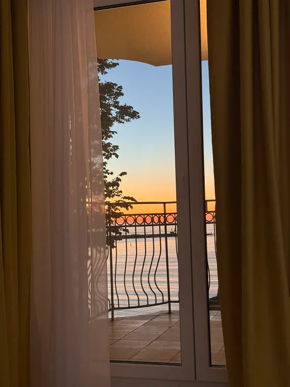 Комфортабельные апартаменты первая линия