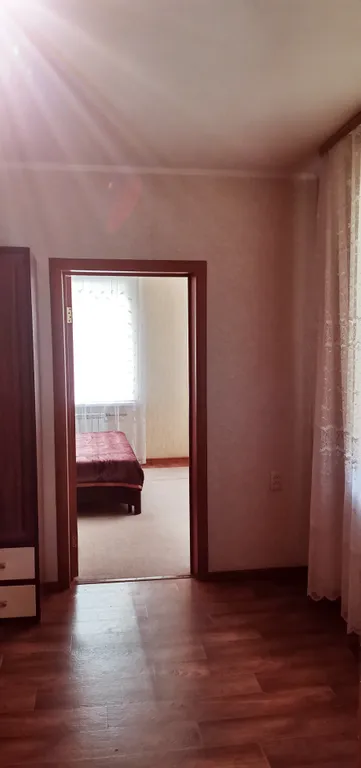 Уютный загородный дом с красивой благоустроенной территорией.