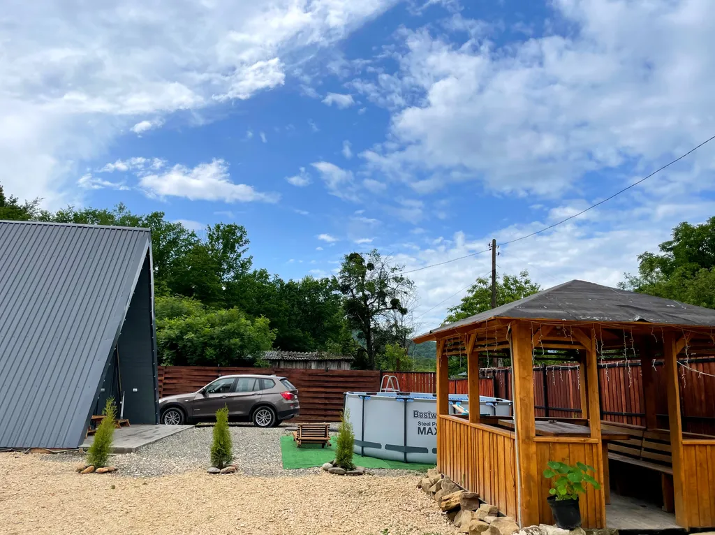 А-фрейм с бассейном