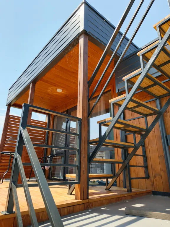 Новый гостевой дом с бассейном у моря Прилив