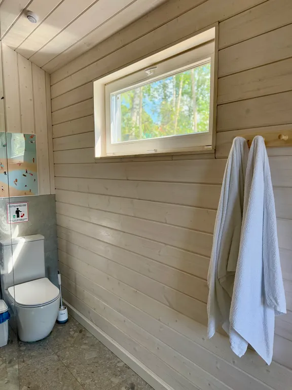 Семейный дом с панорамной сауной и камином