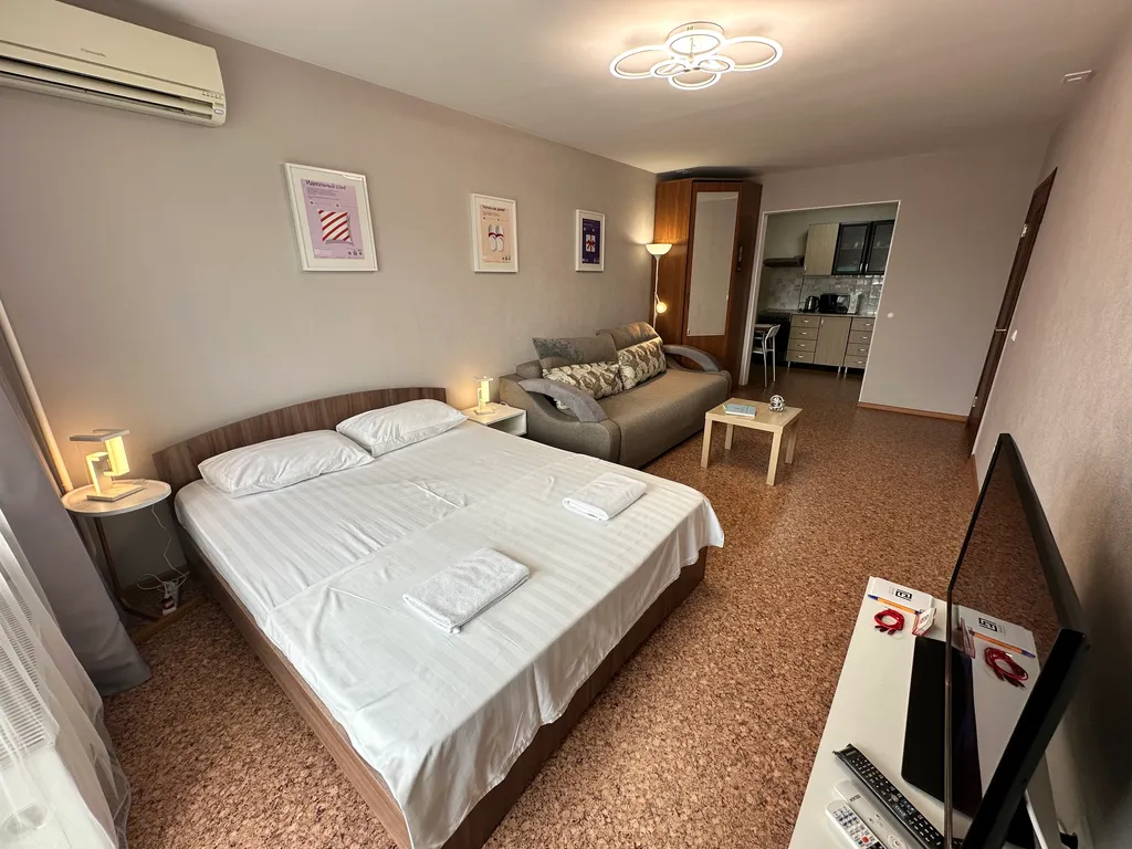 "В Гости!" на Строителей 90Б (1к квартира рядом с Кузнецким льдом)