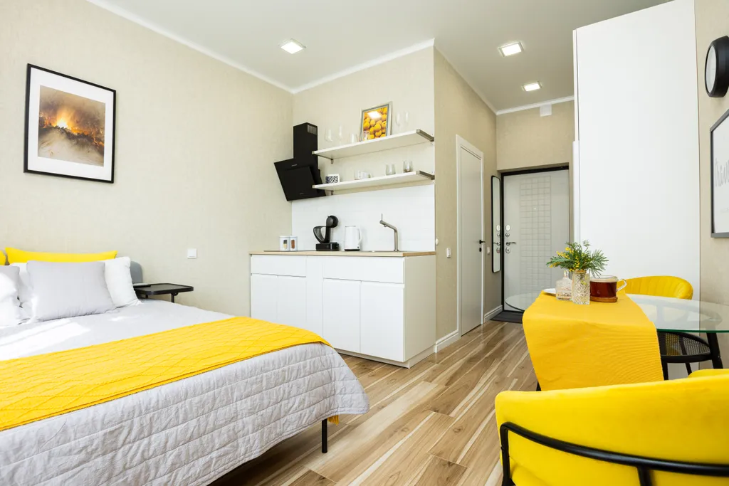 Студия с видом на закат в горах