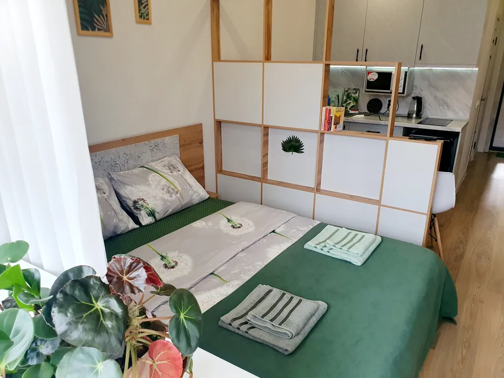 Квартира-студия в новом доме в районе войсковой части — аренда посуточно в Абакан