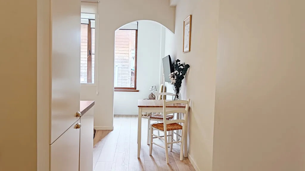 Студия в стиле бохо с видом на горы — уют и комфорт в центре