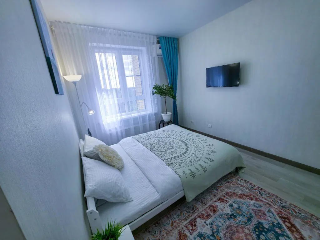 Уютная квартира с закрытым двором и парковкой (уютный дом)