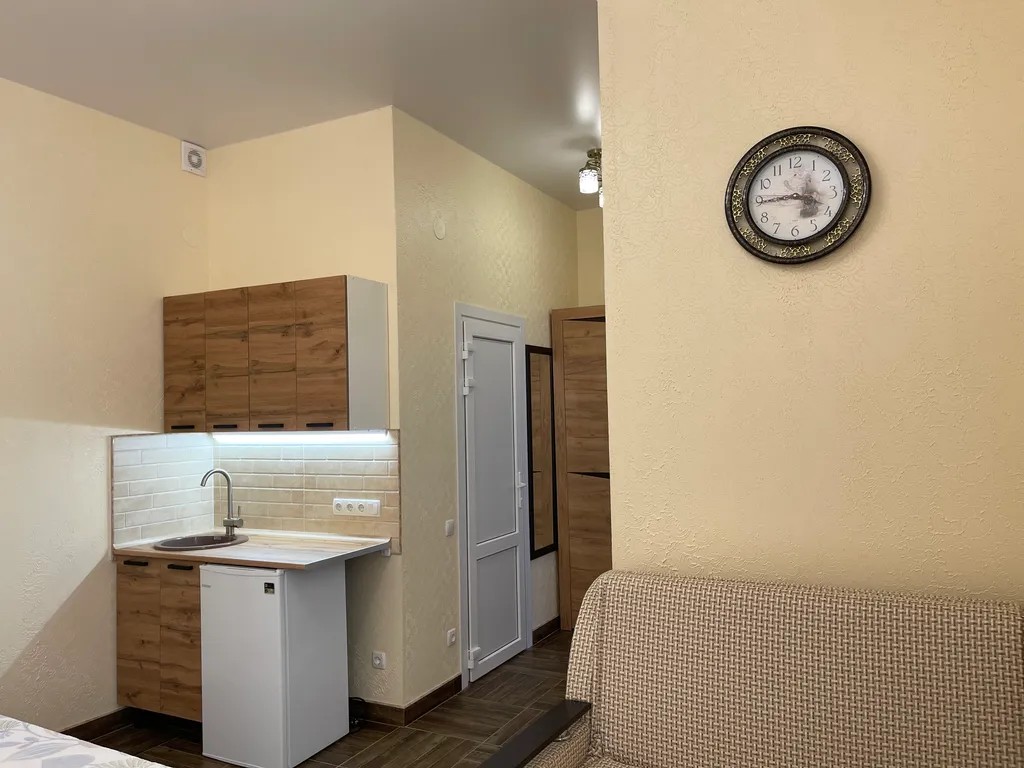 Комфортные апартаменты - студия, с кухней, на первом этаже