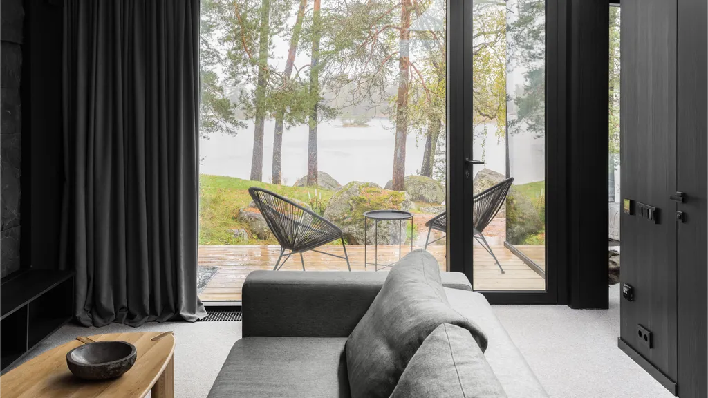 Загородный дом Helsinki с панорамными окнами на берегу реки Вуокса