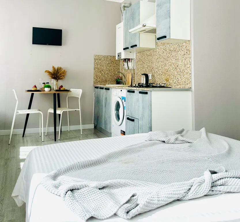 Студия для троих