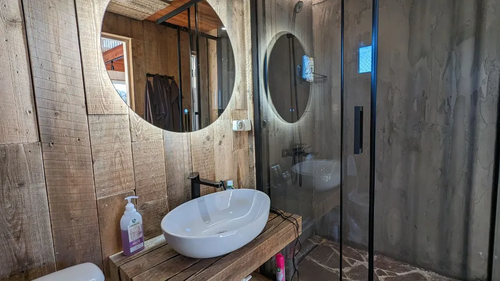 Коттедж Дом на берегу озера с камином — Казань