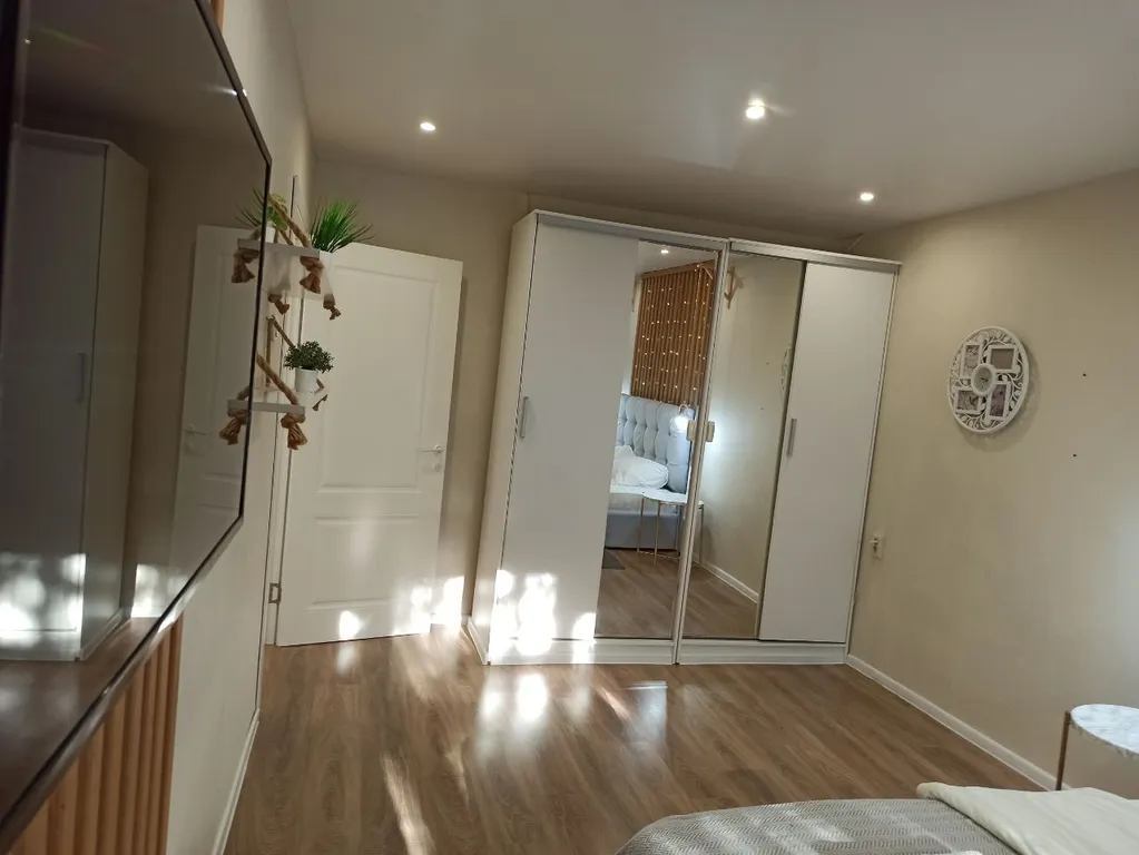 Современная квартира в 10 минутах от озера