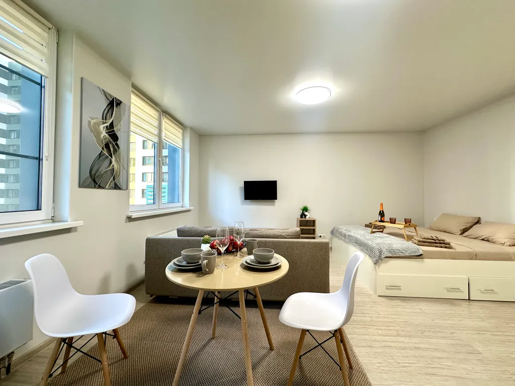 Студия с кроватью и дизайнерким ремонтом