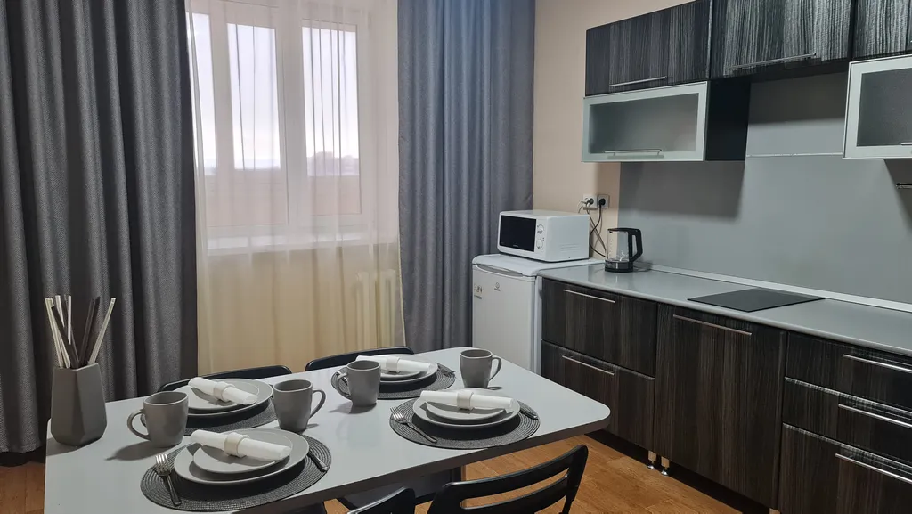 Светлая двухкомнатная квартира с евро ремонтом в многоэтажном доме