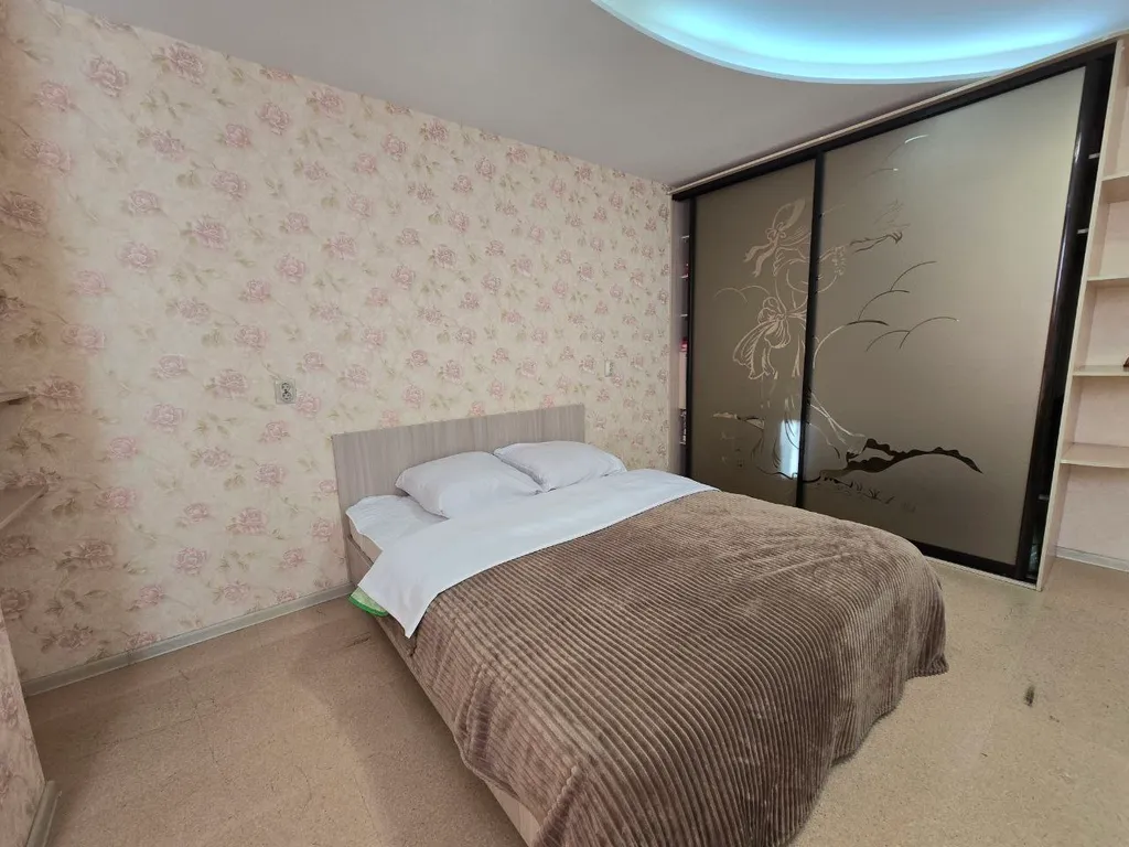 Просторная 2-х комнатная на пр-т Ленина Метро - Двигатель Революции