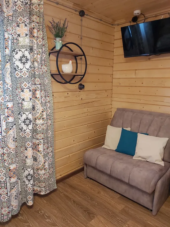 Домик на скале