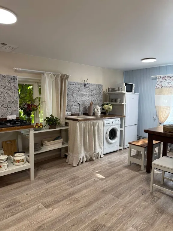 Уютный дом у реки в стиле прованс