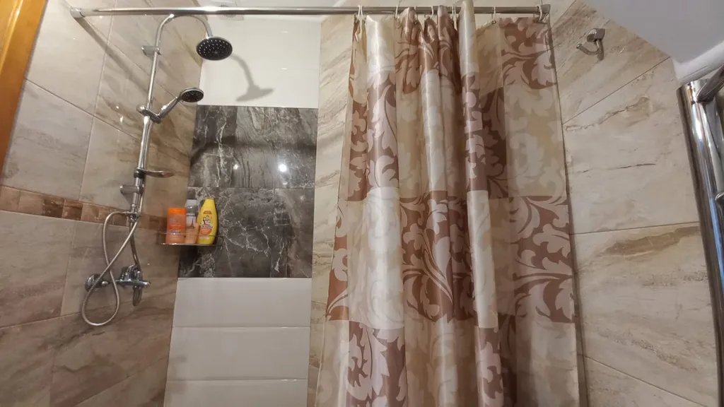 Комната студия в частном доме со своим двором