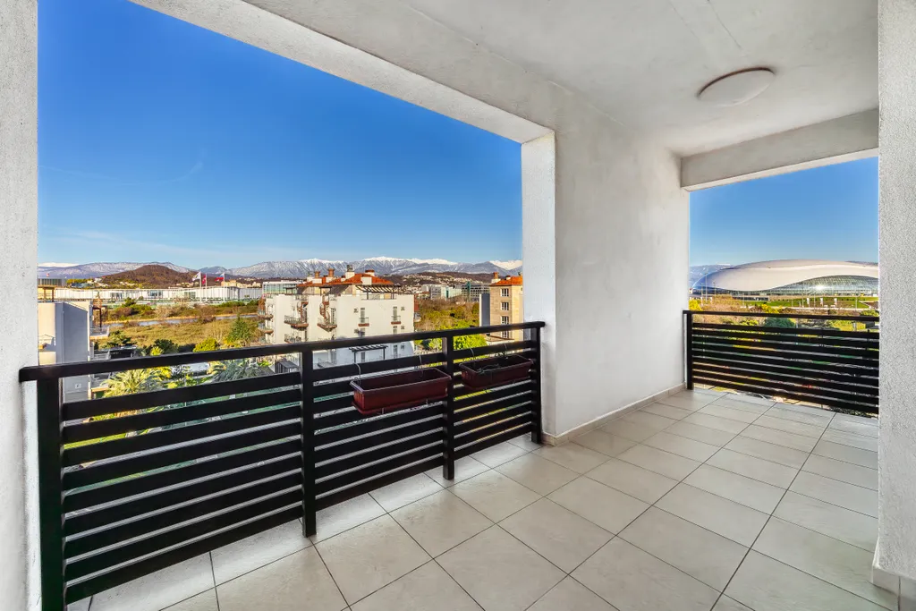 Большая квартира у моря с видом на горы