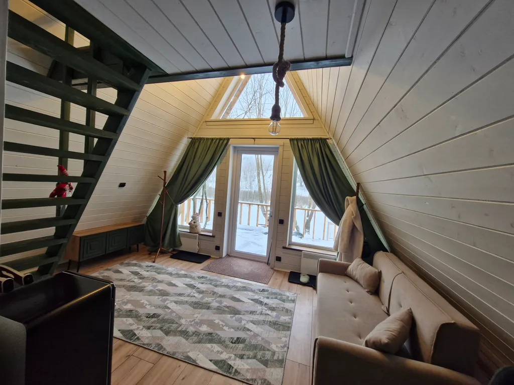 Коттедж А-фрейм с видом на озеро и лес — Казань