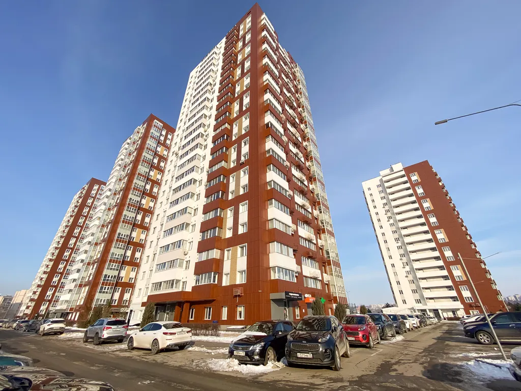 Светлая квартира у ТЦ Аквамолл