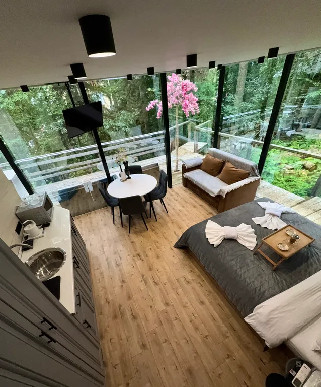 Стеклянный домик в сердце Домбая