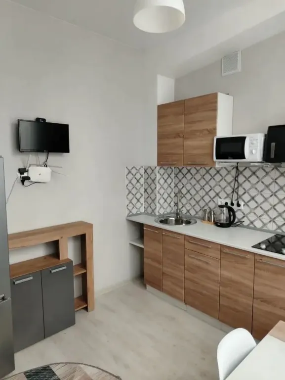 Солнечная квартира с французскими окнами и отдых на горной речке