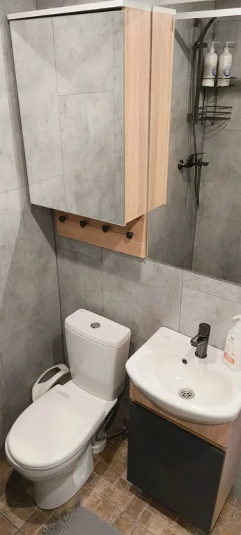 Дом в тихой деревне у озера