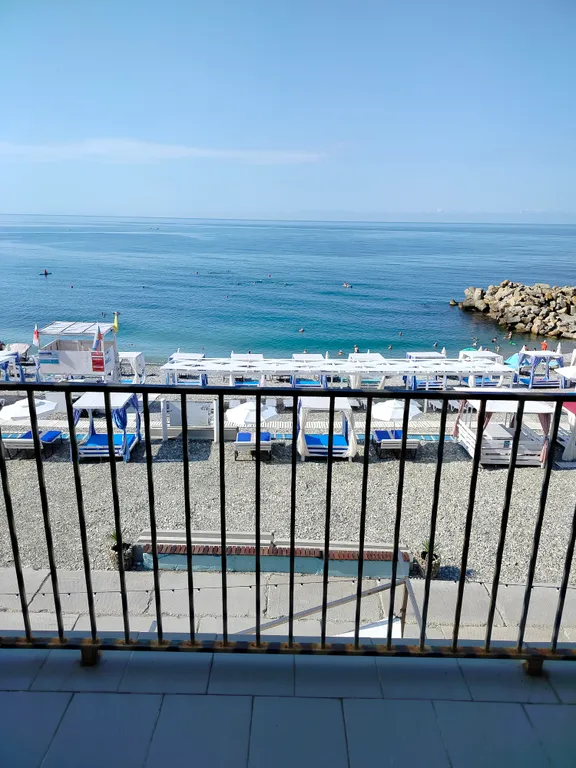 Комната с видом на море со всеми удобствами