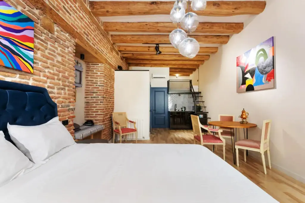 Комфортная квартира около проспекта Руставели