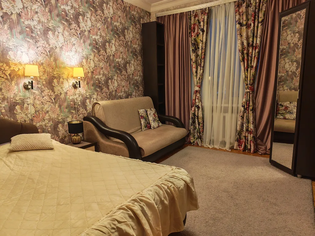 Уютная 2-х комнатная квартира с красивым видом на центральную площадь