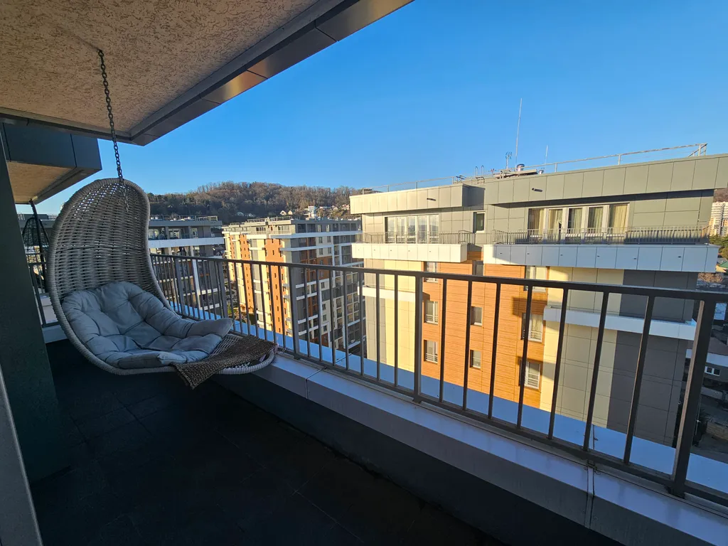 Большая квартира с видом на море