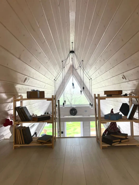 Треугольный дом с баней и сибирским чаном