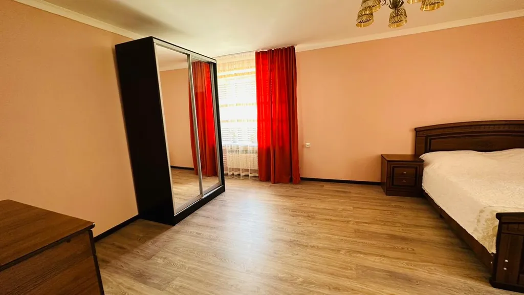 Уютная ,с большой площадью квартира с видом на горы