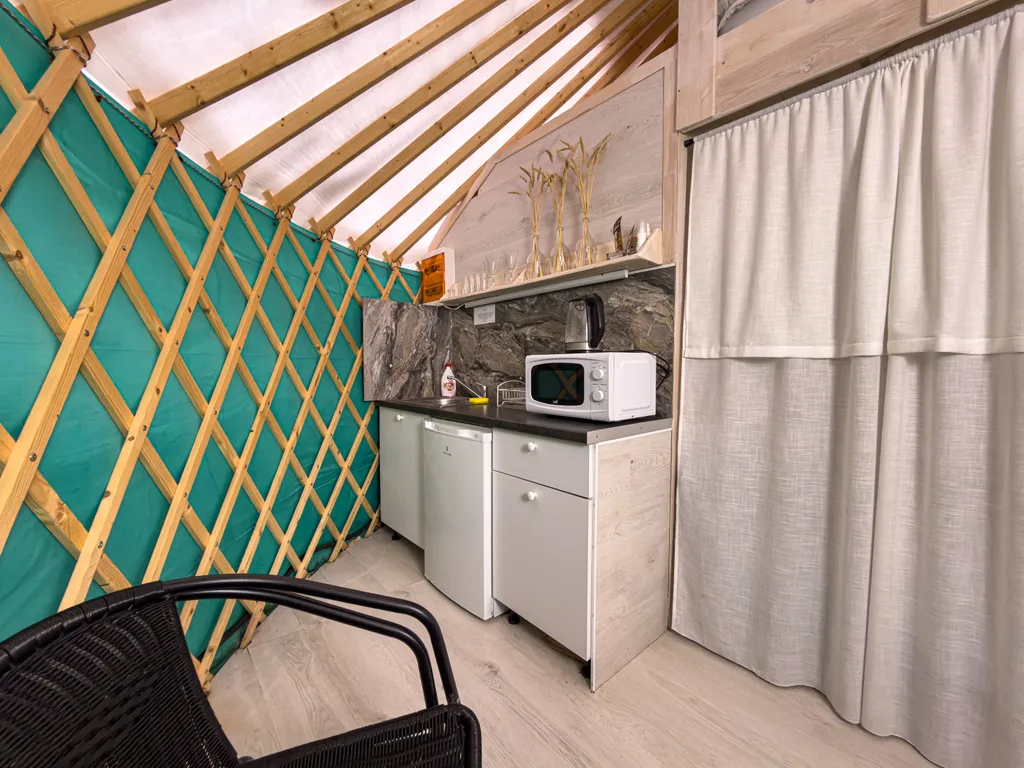 Современная юрта с баней и купелью