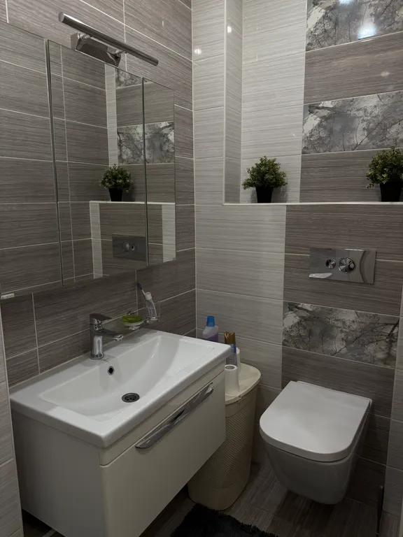 В уютном в тихом районе комфортная, прекрасная квартира