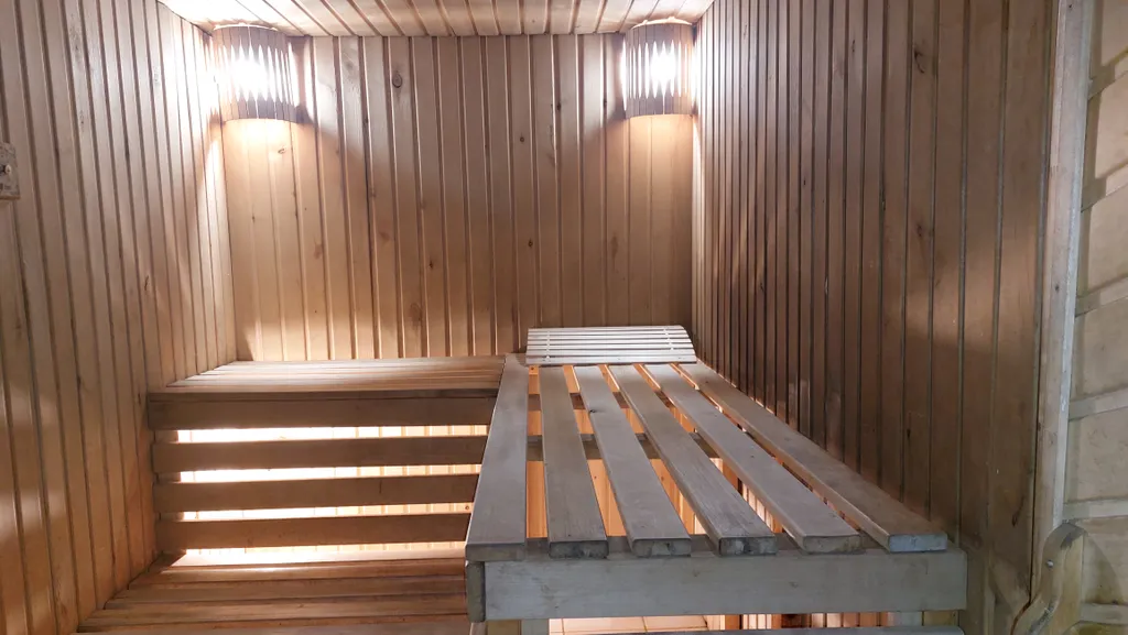 Дом на набережной в центре города