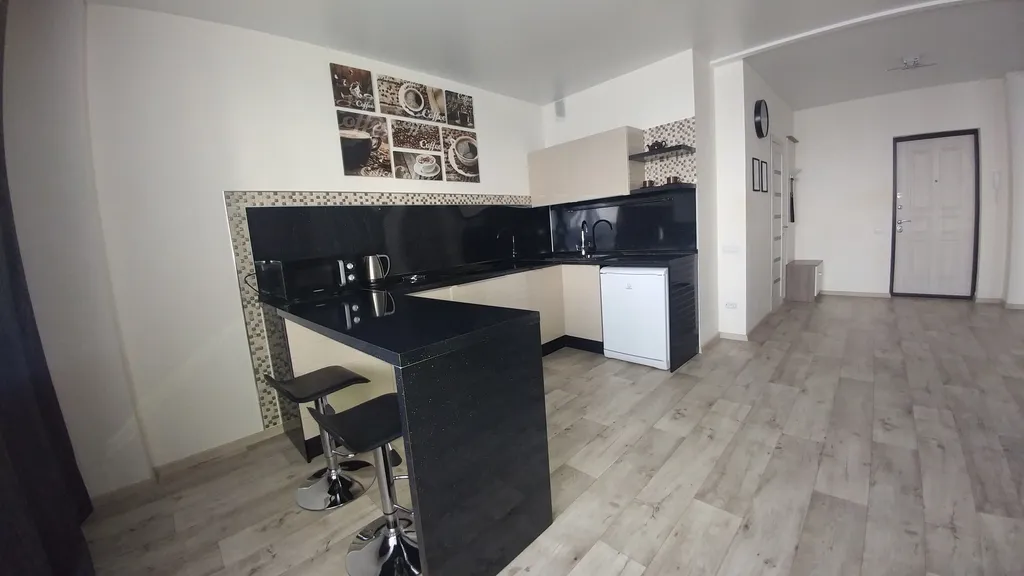 Просторная комфортабельная квартира-студия с дизайнерским ремонтом