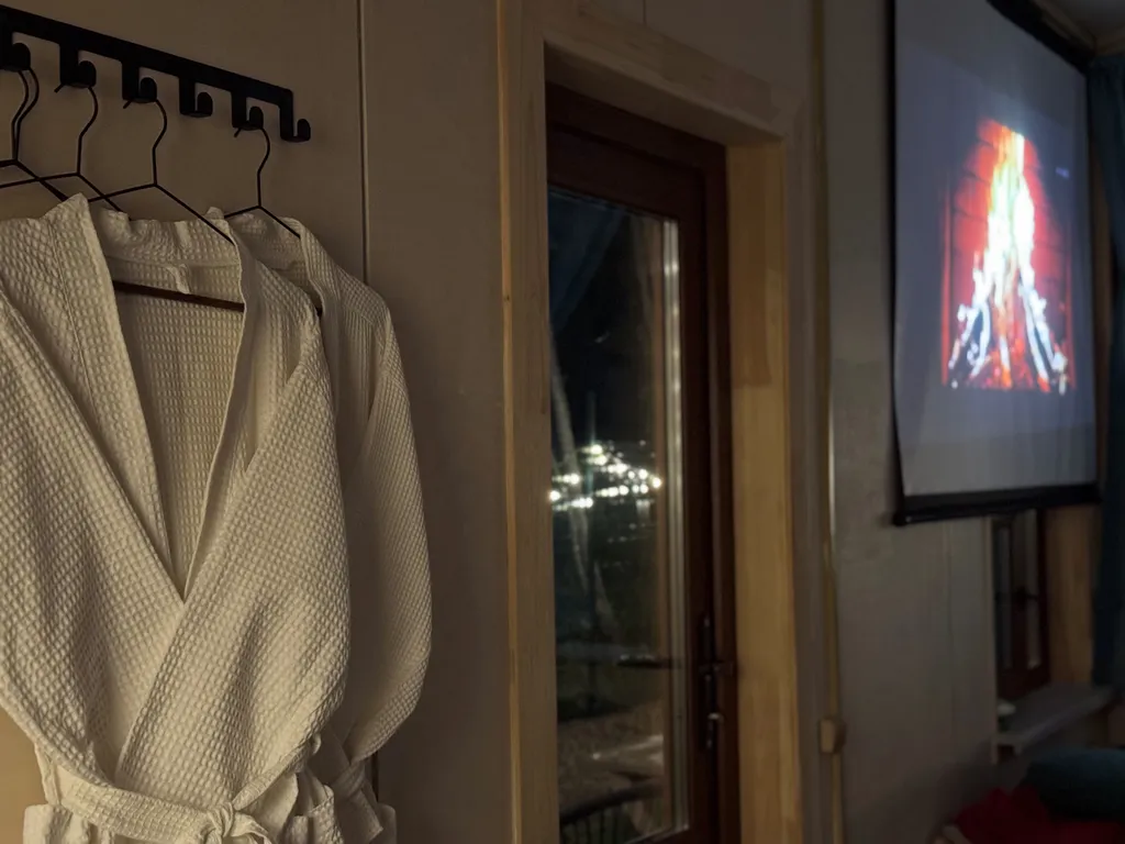 Уютный домик-глемпинг с сауной в лесу