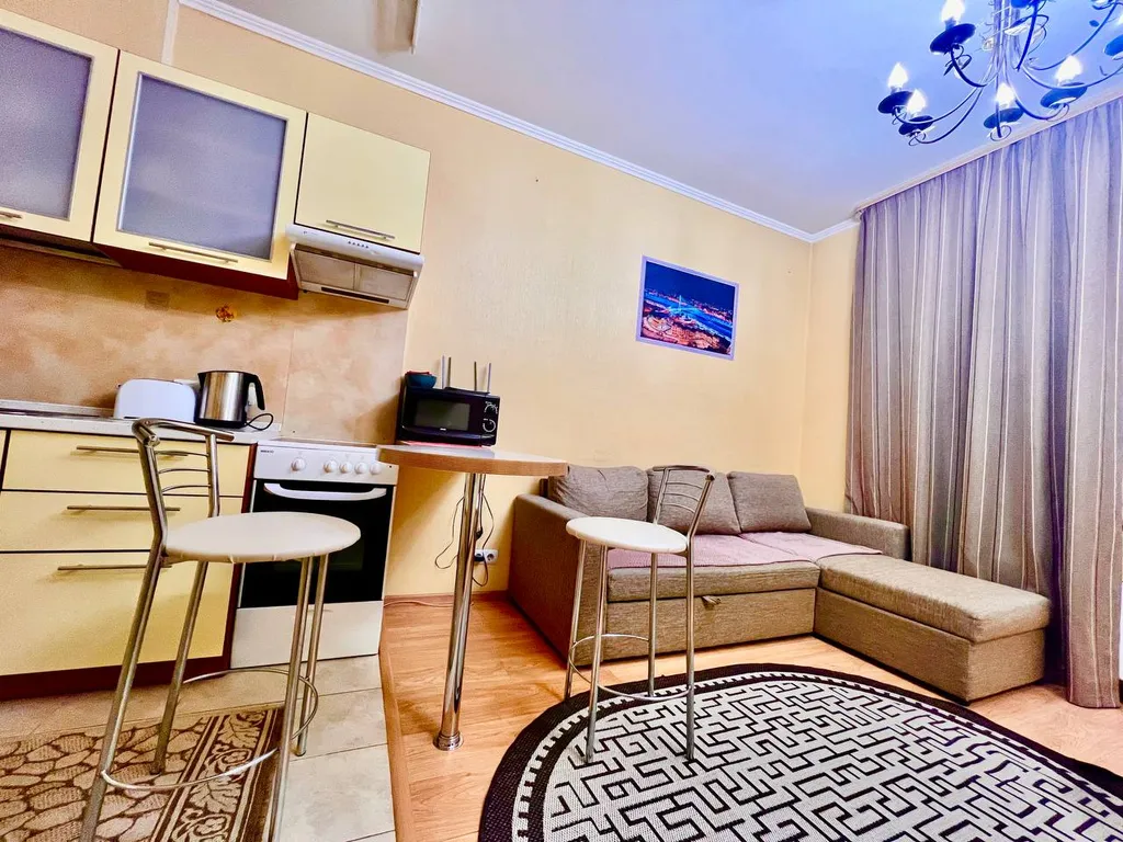 Квартира Уютная светлая студия в центре, ТЦ Вояж, парковка, кафе, аквапарк источник — Тюмень