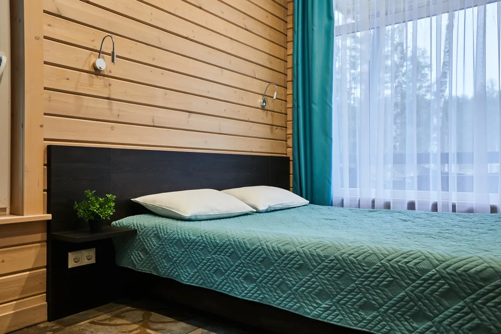 Просторный коттедж с 4 спальнями, камином и террасой