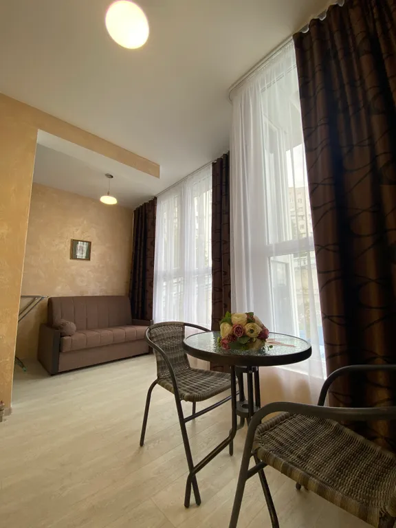 Двухкомнатная квартира с изолированными комнатами 15 минут до моря