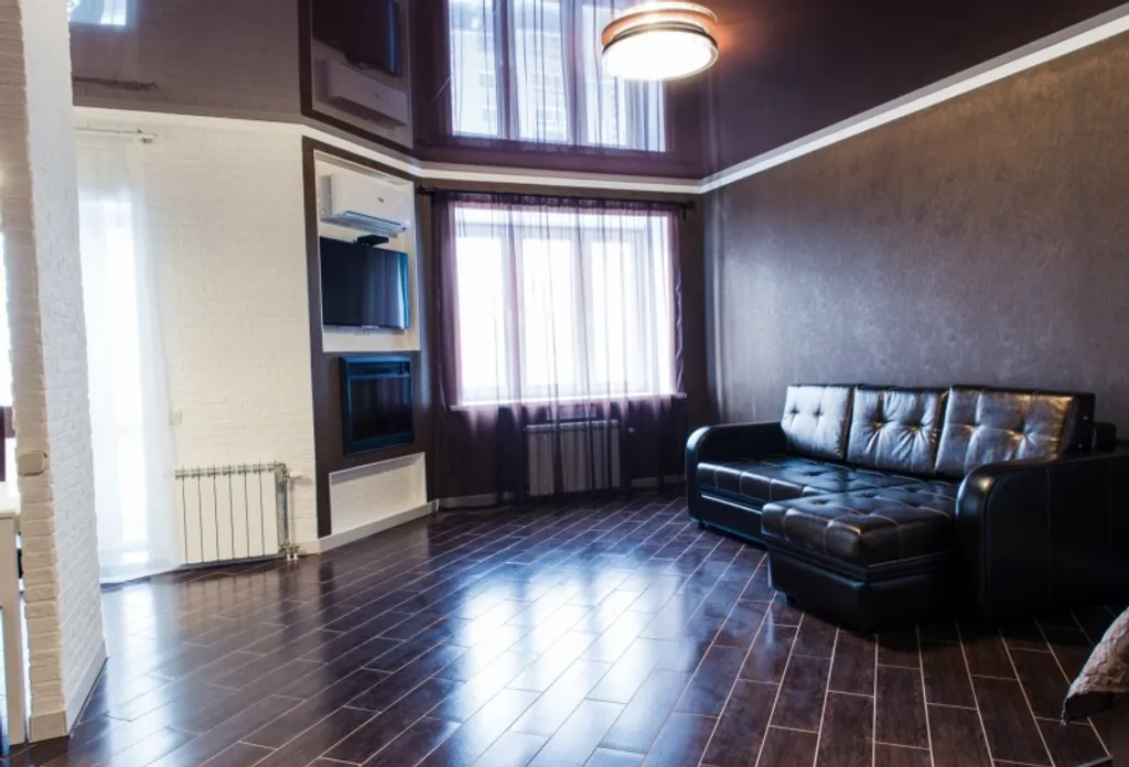 Студия с камином и джакузи