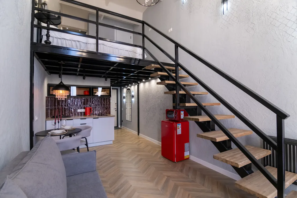 Двухэтажная студия с дизайнерским ремонтом