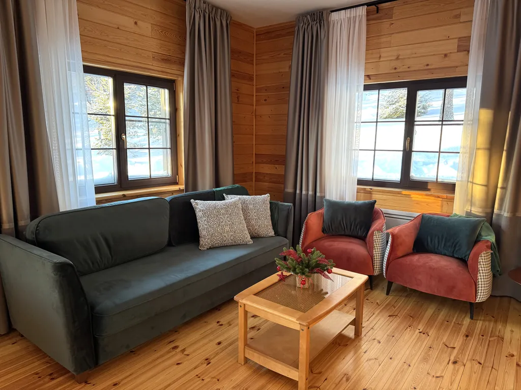 Комфортный деревянный коттедж у самого леса.