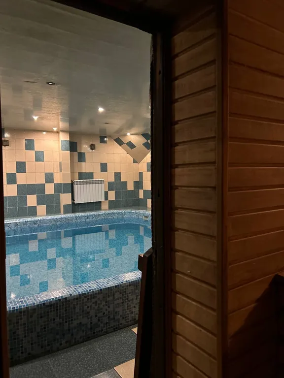 Атмосферный коттедж с дровяной баней и большим бассейном