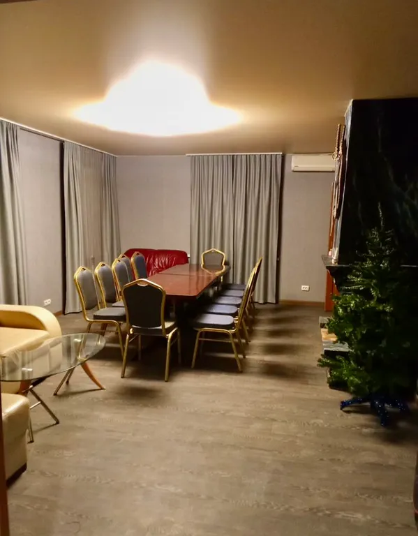 3-этажный уютный коттедж в тихом месте в пределах города