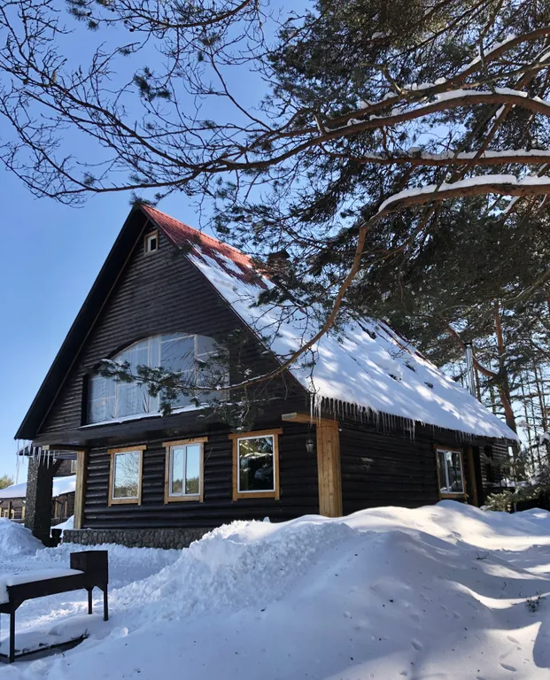 Коттедж Шале с камином и 3 спальнями на берегу озера Селигер — аренда посуточно в Заречье