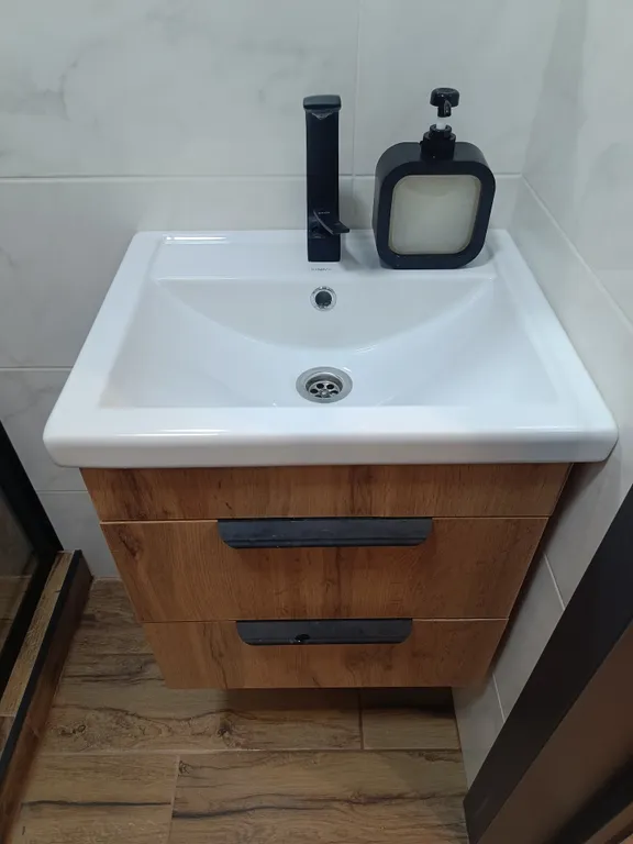 Уютный и теплый дом у леса