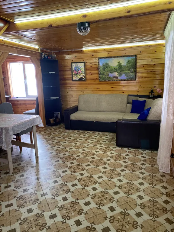 Уютный дом на берегу реки